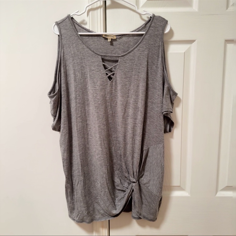 Democracy Gray Cold Shoulder‎ Sleeveless Top